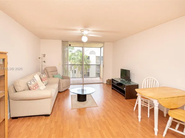 8363 Lake Dr APT 504, Doral, FL 33166
