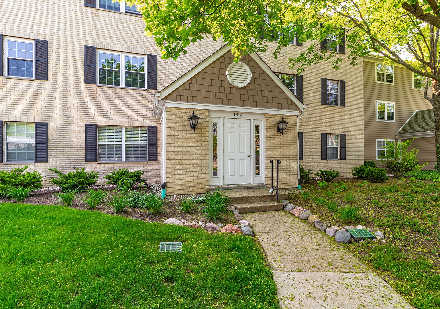 142 E Winchester Rd APT C, Libertyville, IL 60048 Zillow