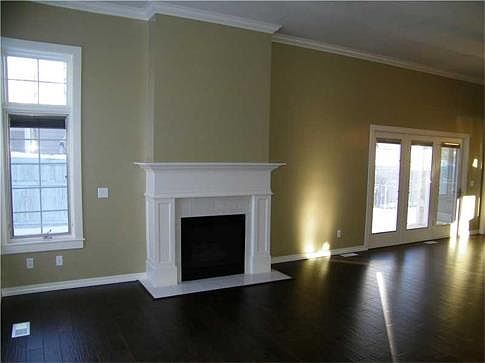 3rd image of 2220 Remington Sq