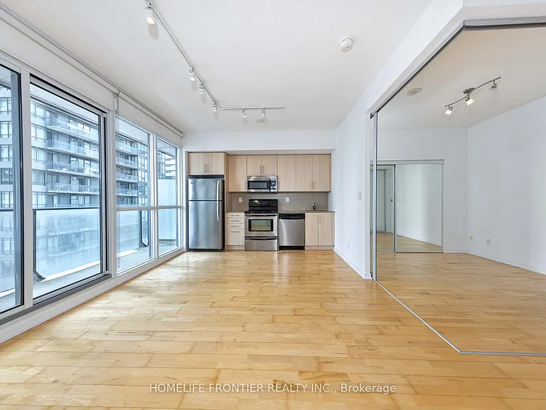65 Bremner Blvd #2111 — Photo 15