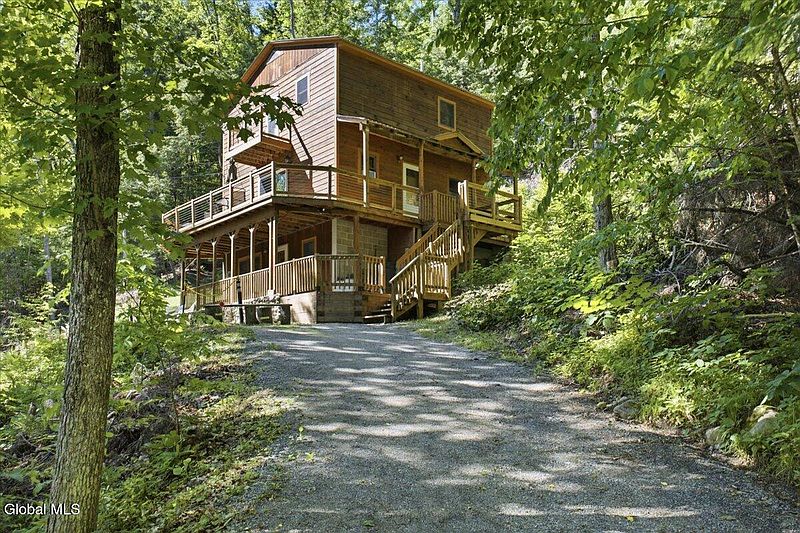 2nd image of 1487 River Road
