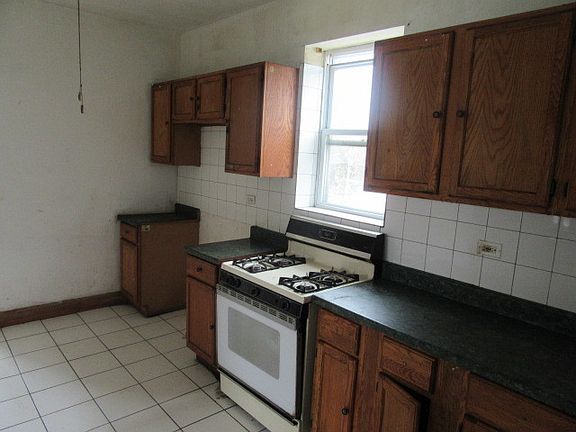 5th image of 148 N Leclaire Ave