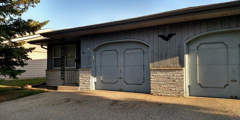 1st image of 1241 Summit Ave