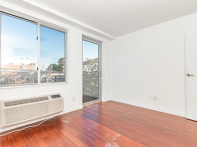 286 Stanhope St #2F — Photo 3