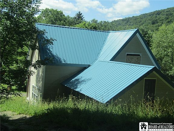 4th image of 66 Waverly St