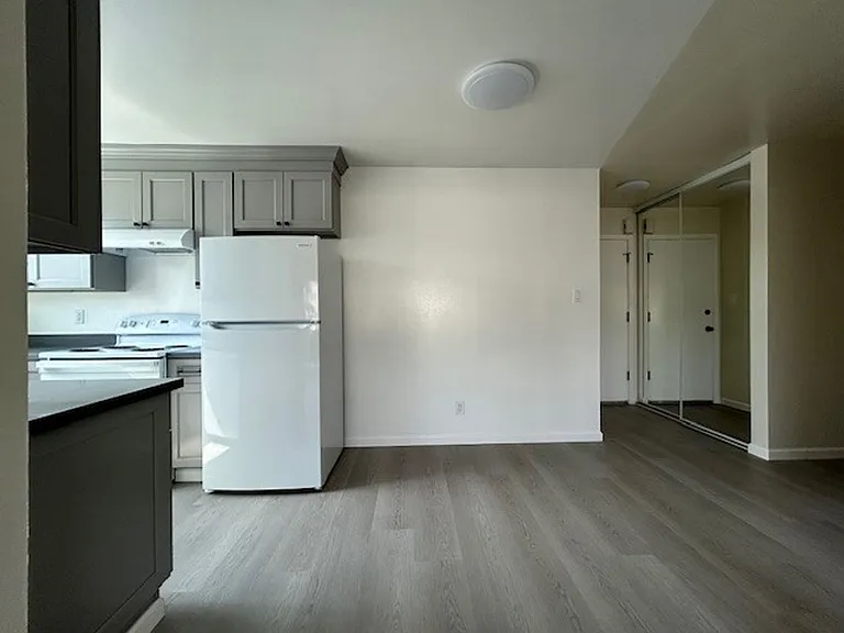 2024 Vine St #2A — Photo 8