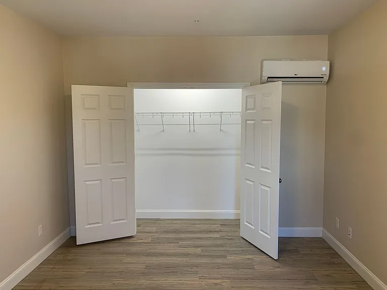 129 Kenoza Ave — Photo 18
