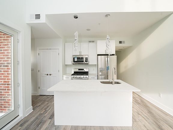 2nd image of 36 Vroom St #8