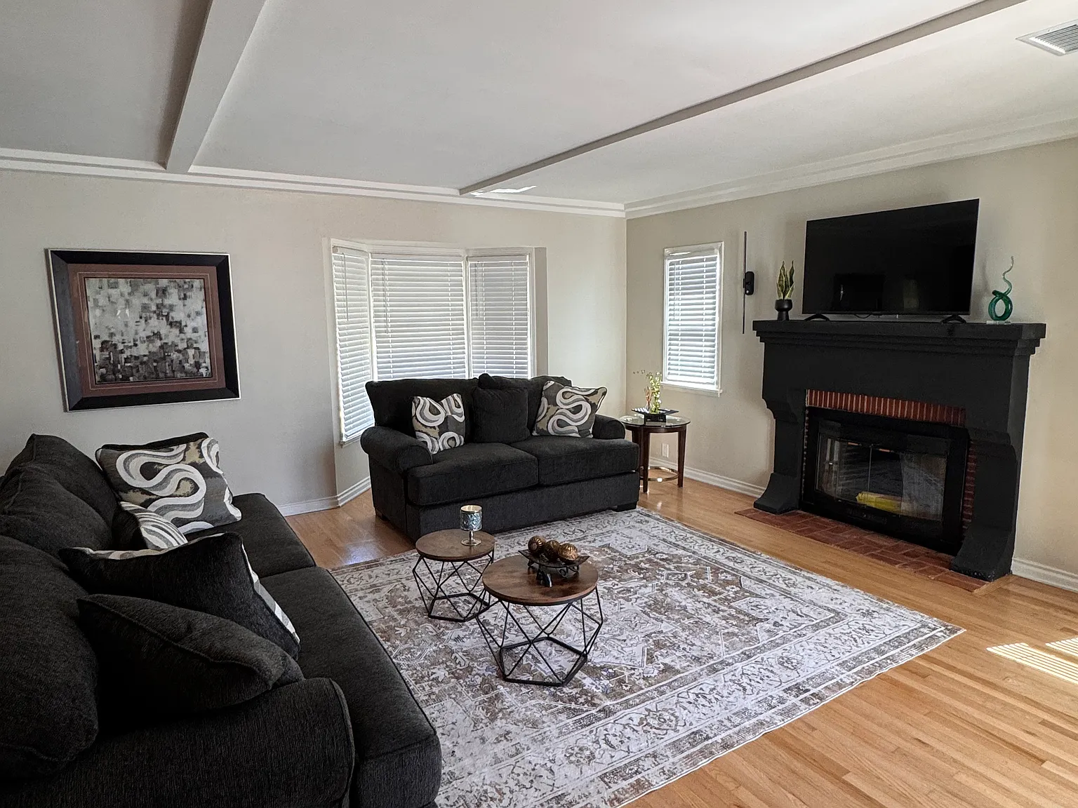 3 bed, 2.5 bath, 1739 sqft, $5,000 — Photo 3