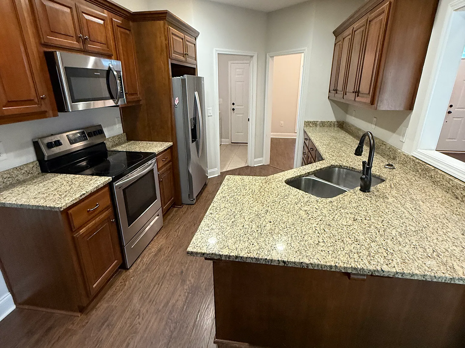 3 bed, 2200 sqft, $2,700 — Photo 2
