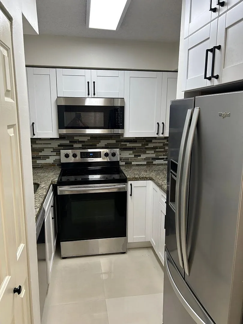 Charming 2BR Condo in Miami — Photo 3