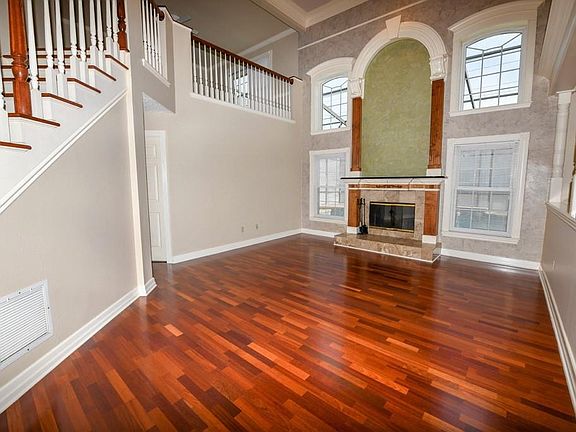 5th image of 575 Queensbridge Dr