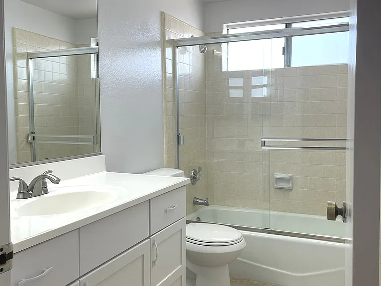 1255 W 7th St #6 — Photo 9