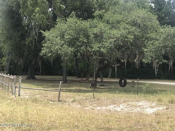4th image of 132 WOODLAND Lane