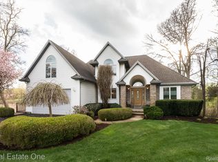 9910 Timothy Ln, South Lyon, MI