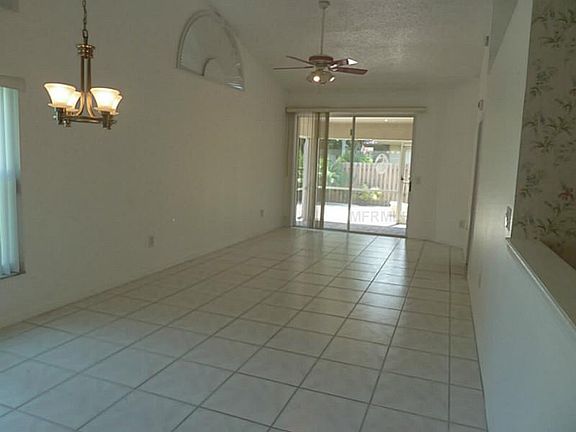 4th image of 2529 W Brook Ln