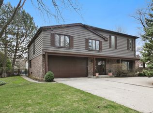 4045 Crestwood Dr, Northbrook, IL