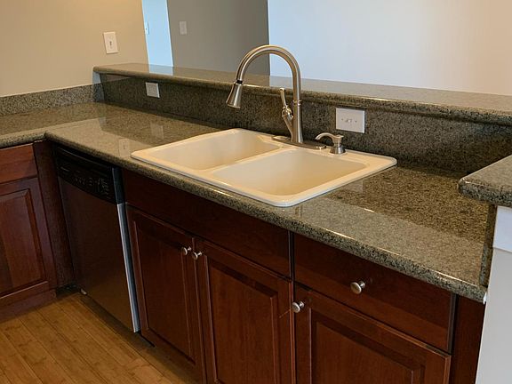 4th image of 1414 W Marshall St APT 409