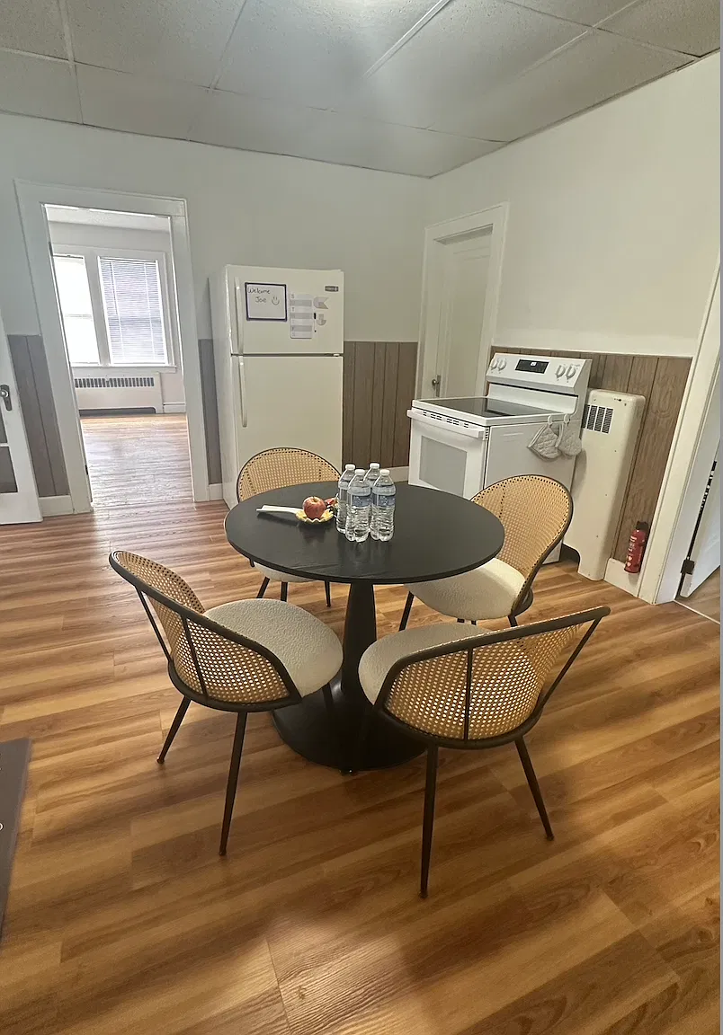 616 Harvard St — Photo 2