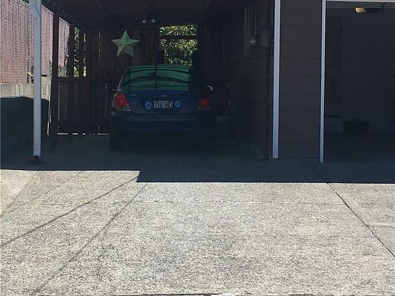 2nd image of 1127 Lenore Dr