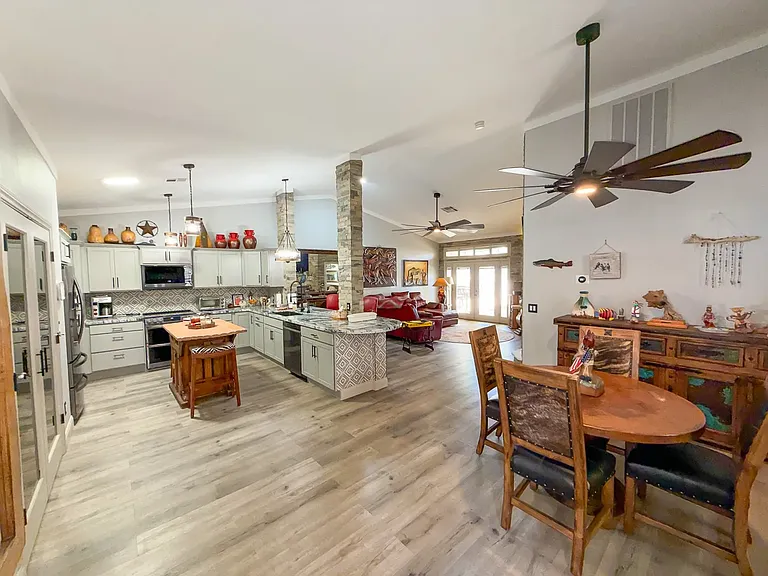1394 Harbour Dr — Photo 5