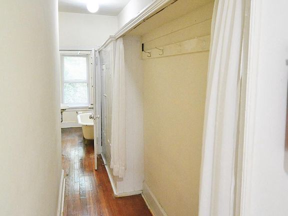 4th image of 444 W Queen Ln #3