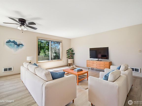 4th image of 4604 76 Street NE Unit 6