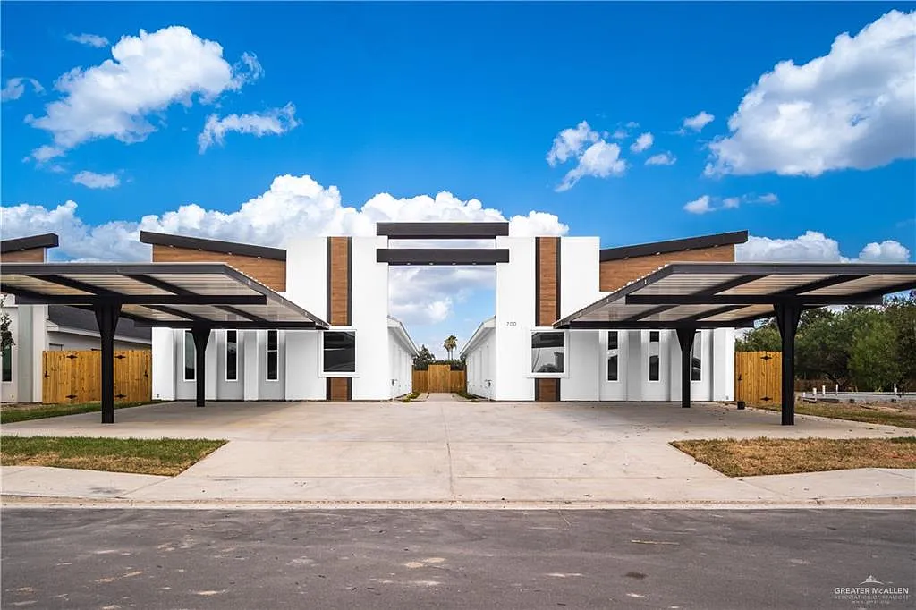 2 bed, 2.0 bath, 4000 sqft, $1,100 — Photo 1