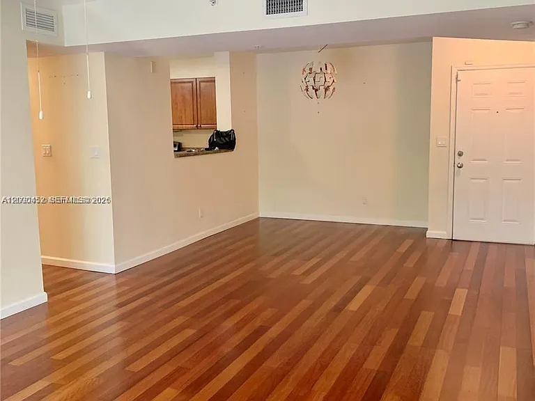 529 E Sheridan St #1021 — Photo 4