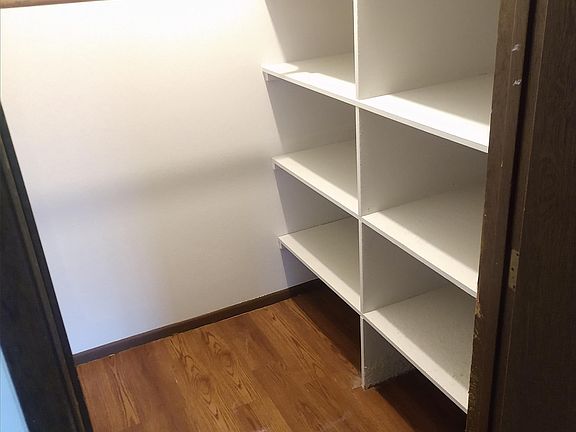 3rd image of 504 E 9th St #1