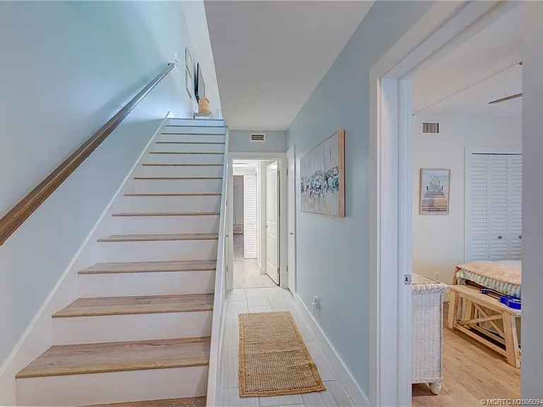 245 NE Macarthur Blvd #11 — Photo 7