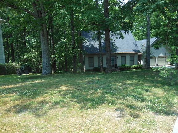 3rd image of 489 Glenpoint Ln