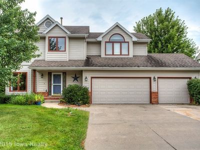 15018 Rosewood Dr, Clive, IA, 50325