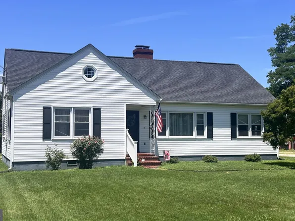 76 Glenn St, Montross, VA 22520