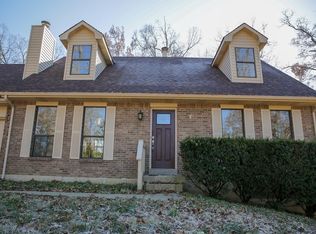 315 Oakwood Cir, Vine Grove, KY 40175