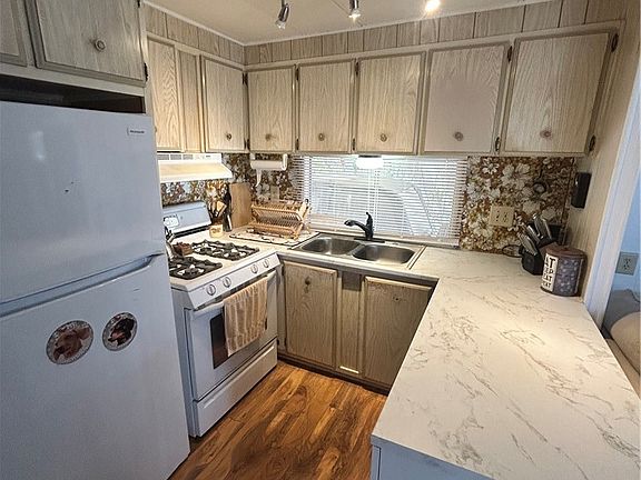 4th image of 17625 Langlois Dr #95