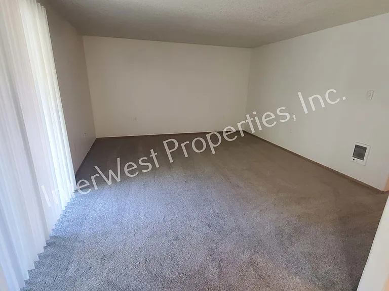 9931 NE Prescott St #13 — Photo 14