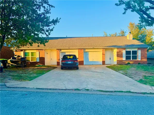 2429 W Gum St, Rogers, AR 72758