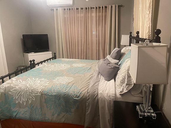 Bed, Dresser & TV