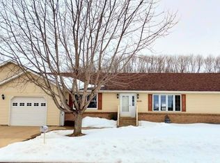 606 4th Ave NE, Sleepy Eye, MN 56085