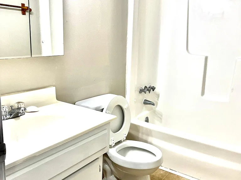 573 Delzan Pl — Photo 3
