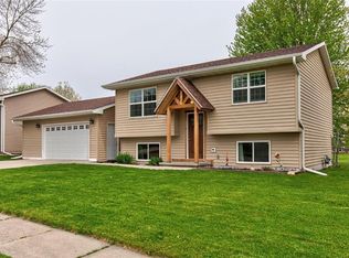 509 E 5th St, Huxley, IA 50124