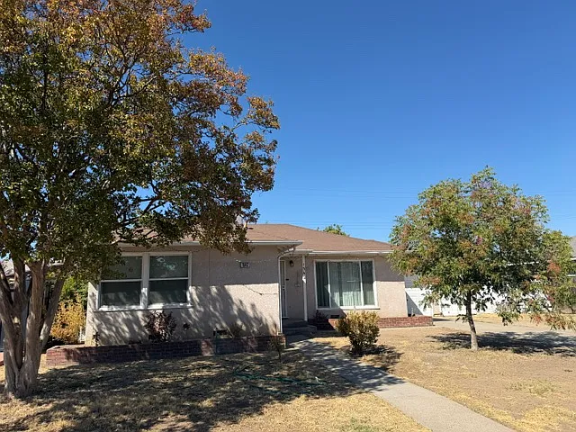3 bed, 1250 sqft, $1,700 — Photo 1