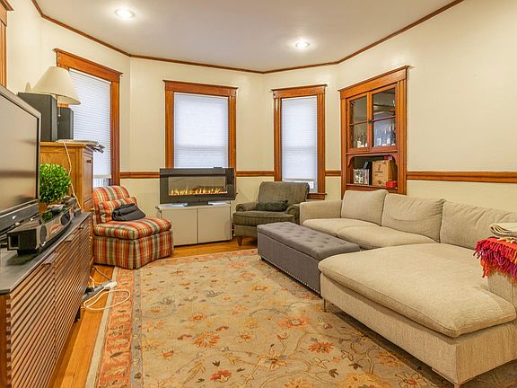 5th image of 236 Concord Ave #2