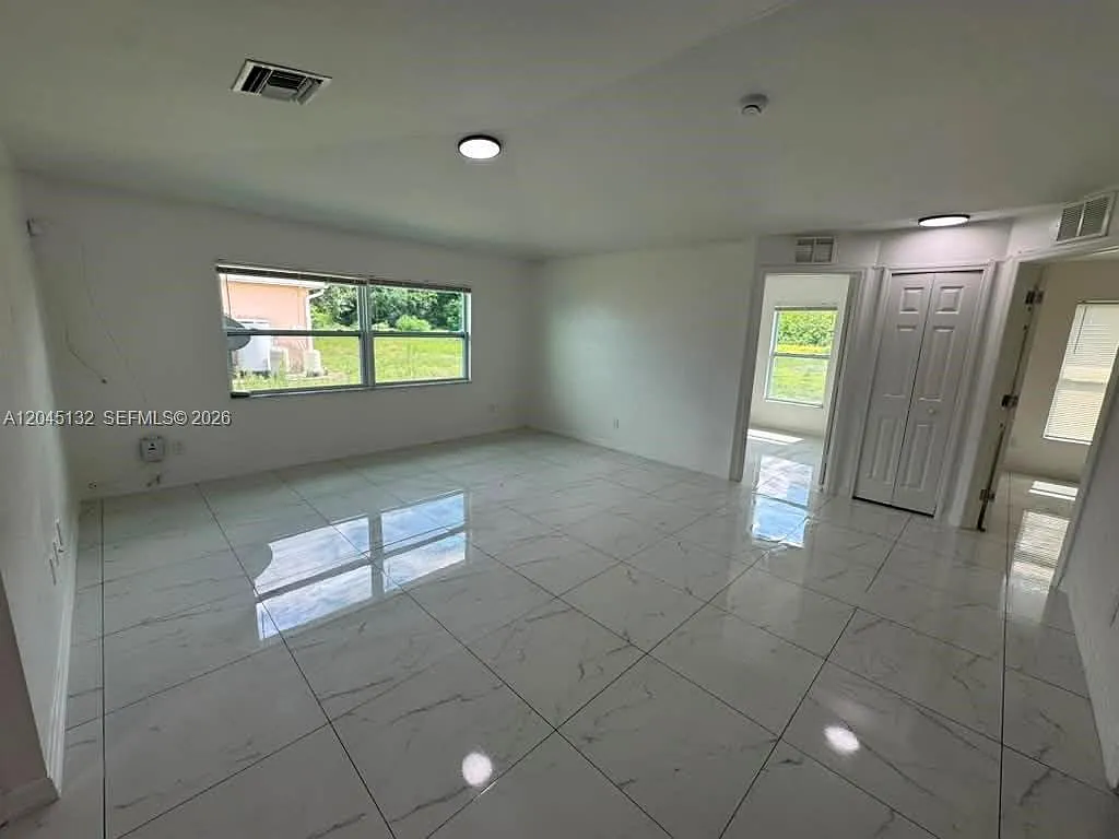 3 bed, 2.0 bath, $1,650 — Photo 4
