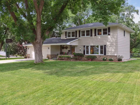 4901 Poppy Ln, Edina, MN 55435