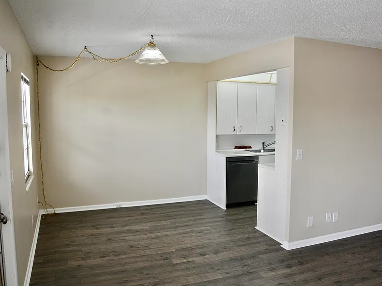 4070 Exeter Dr #D — Photo 6