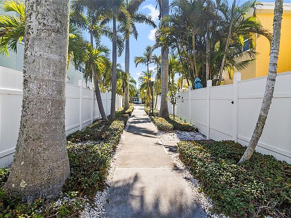 5th image of 19417 GULF BOULEVARD #C109