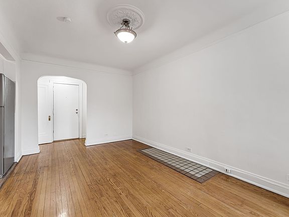 4th image of 235 Charlotte St #B44fe3a62