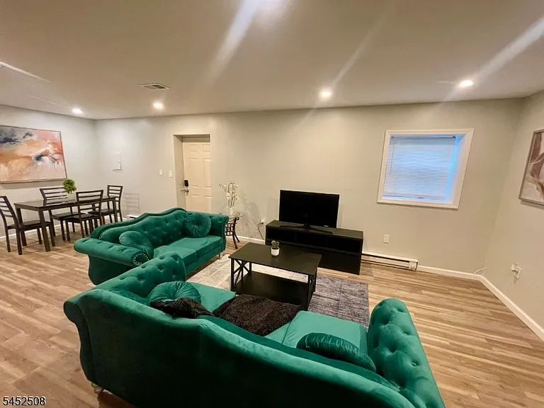 15 Seymour Ave #1B — Photo 1